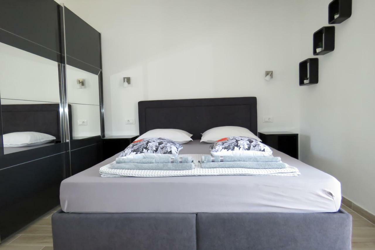 Lux Dalmatia I&R Hotel Makarska Bagian luar foto