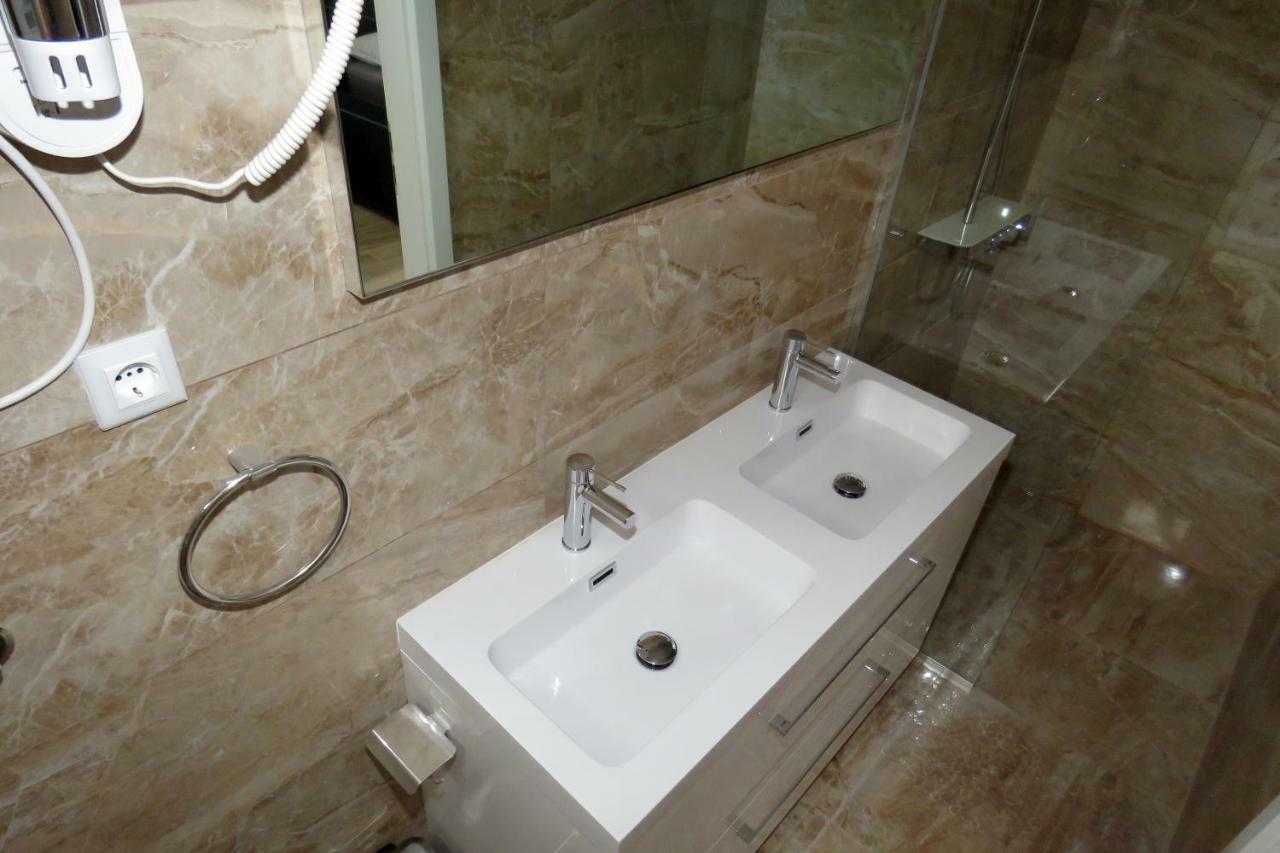 Lux Dalmatia I&R Hotel Makarska Bagian luar foto